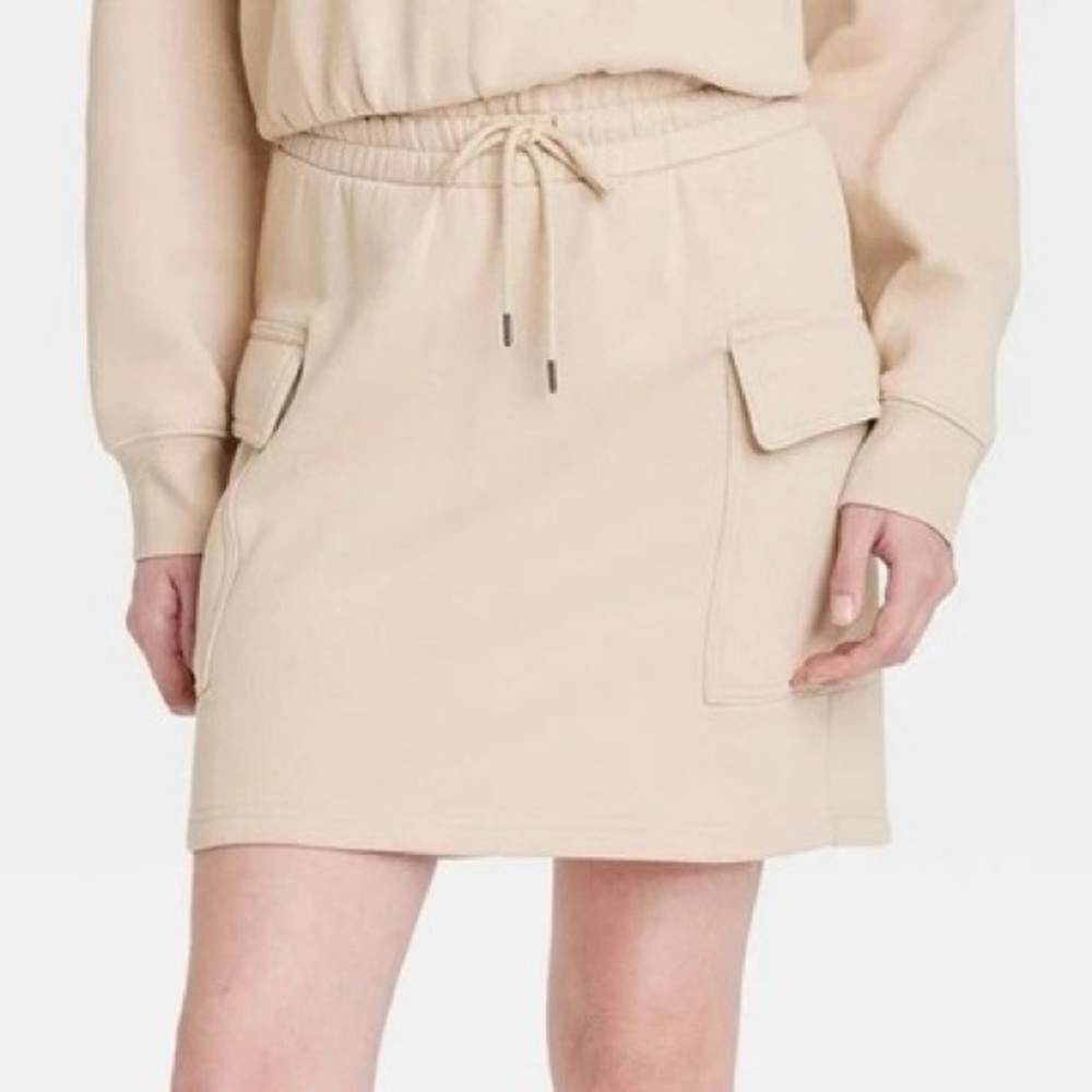 NWT Soft Girl Neutral Cargo Mini Skirt Lounge Fleece Utility Universal Thread L